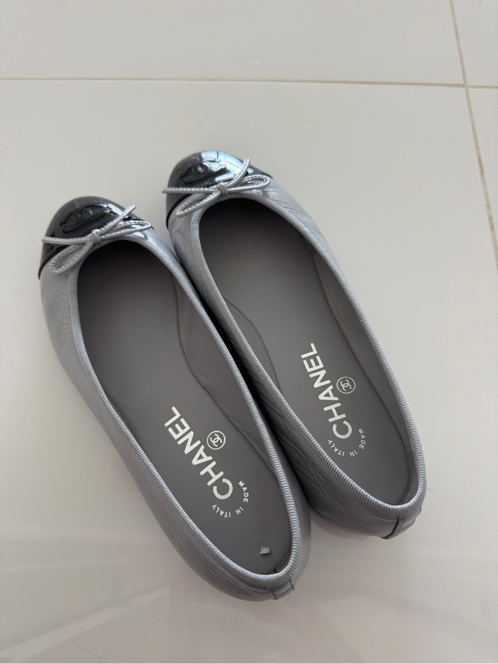 CHANEL Two-Tone Gray Leather Ballet Flats with Black Patent Cap Toe - Picture 6 of 7